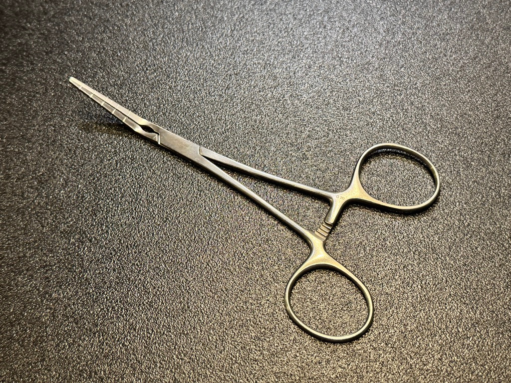 Handle photo of Jarit 320-412 Cooley Pediatric Clamp, ANG Jaws, 5.5"