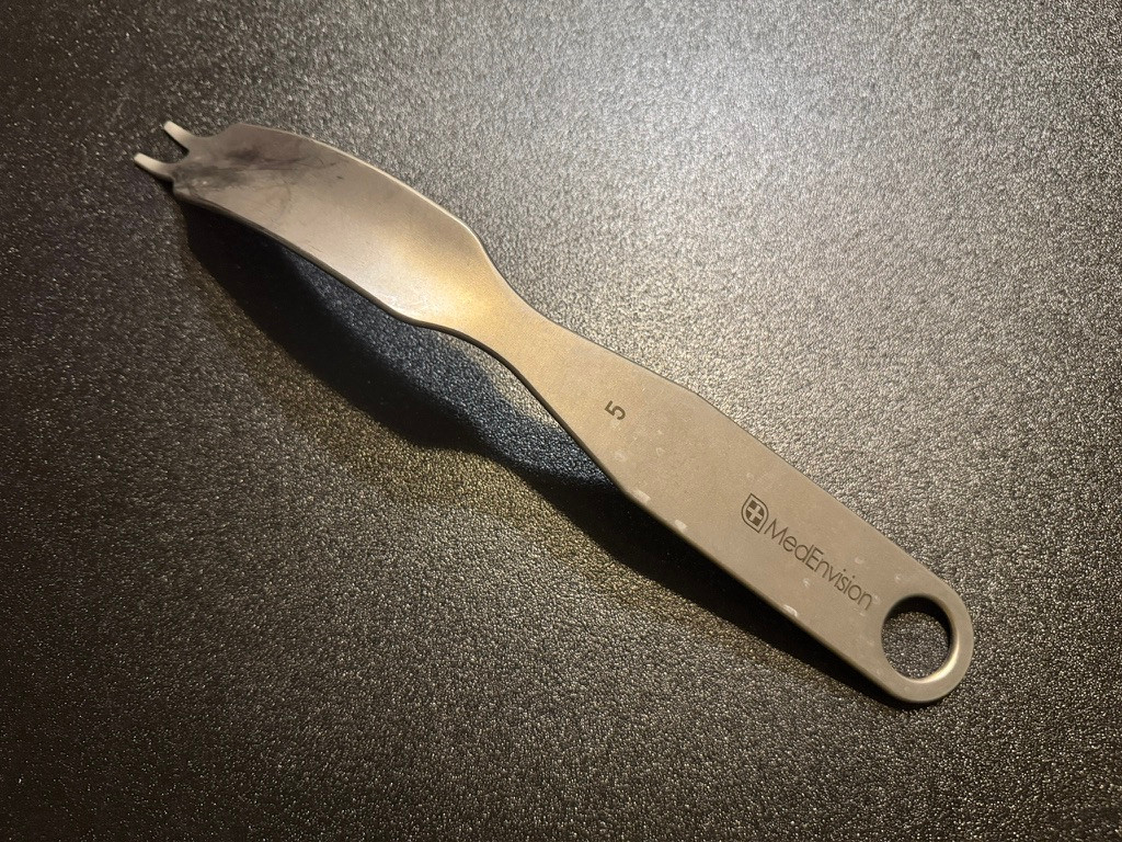 Handle photo of MedEnvision ME-EC0005 Double Prong Hohmann Retractor #5
