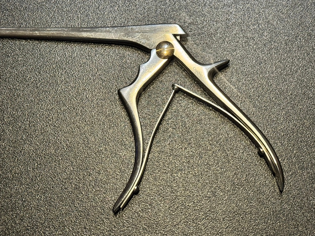 Handle photo of Codman 53-1525 Thin Footplate Kerrison Rongeur, 90° Up, 2mm, 8"