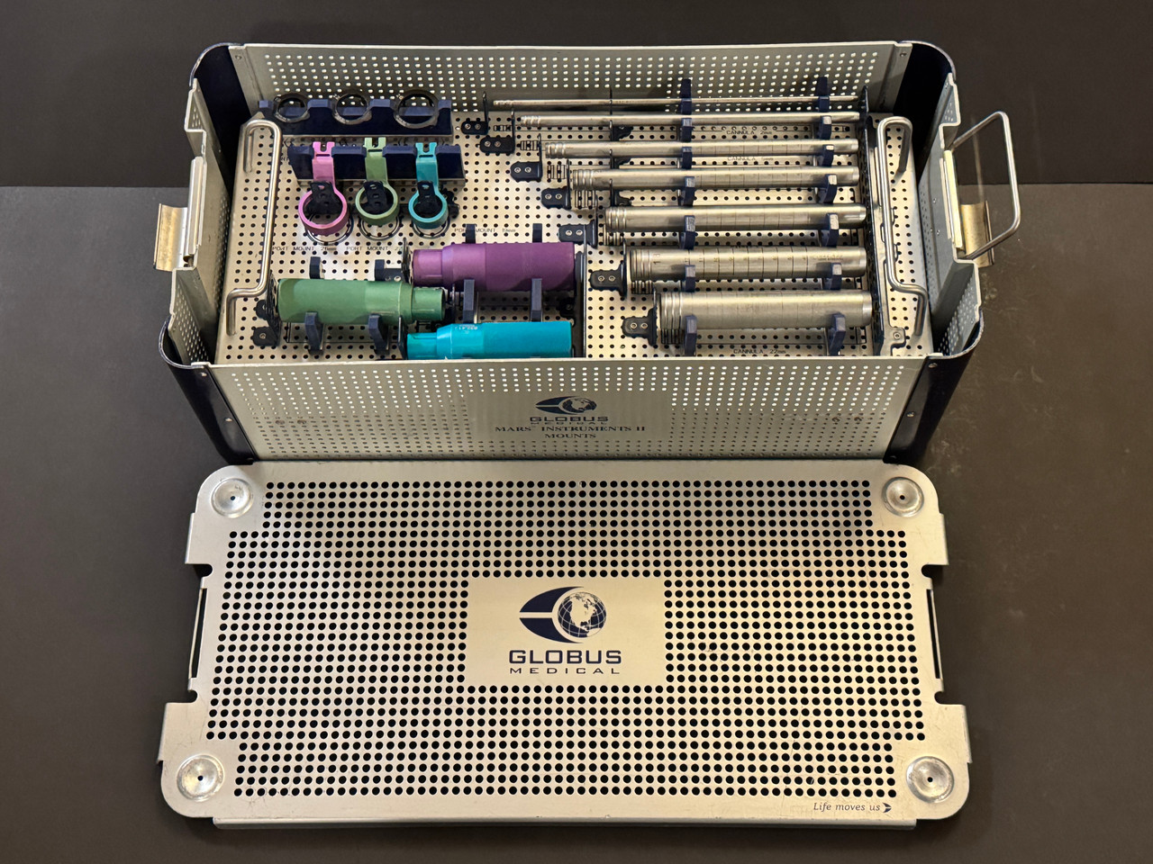 Top photo of Globus 932.902 MARS Minimal Access Retractor System Instrument II Set