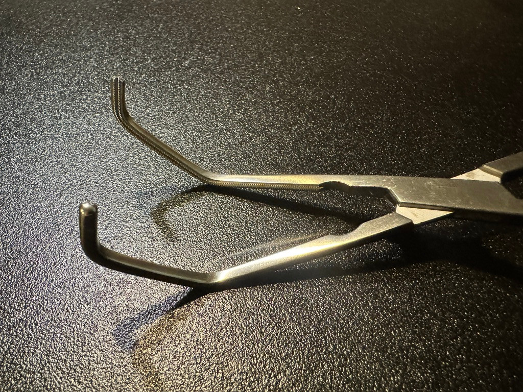 Jaw photo of Pilling 354000 Satinsky Vascular Clamp, Large, 2" Jaw, 10.25"