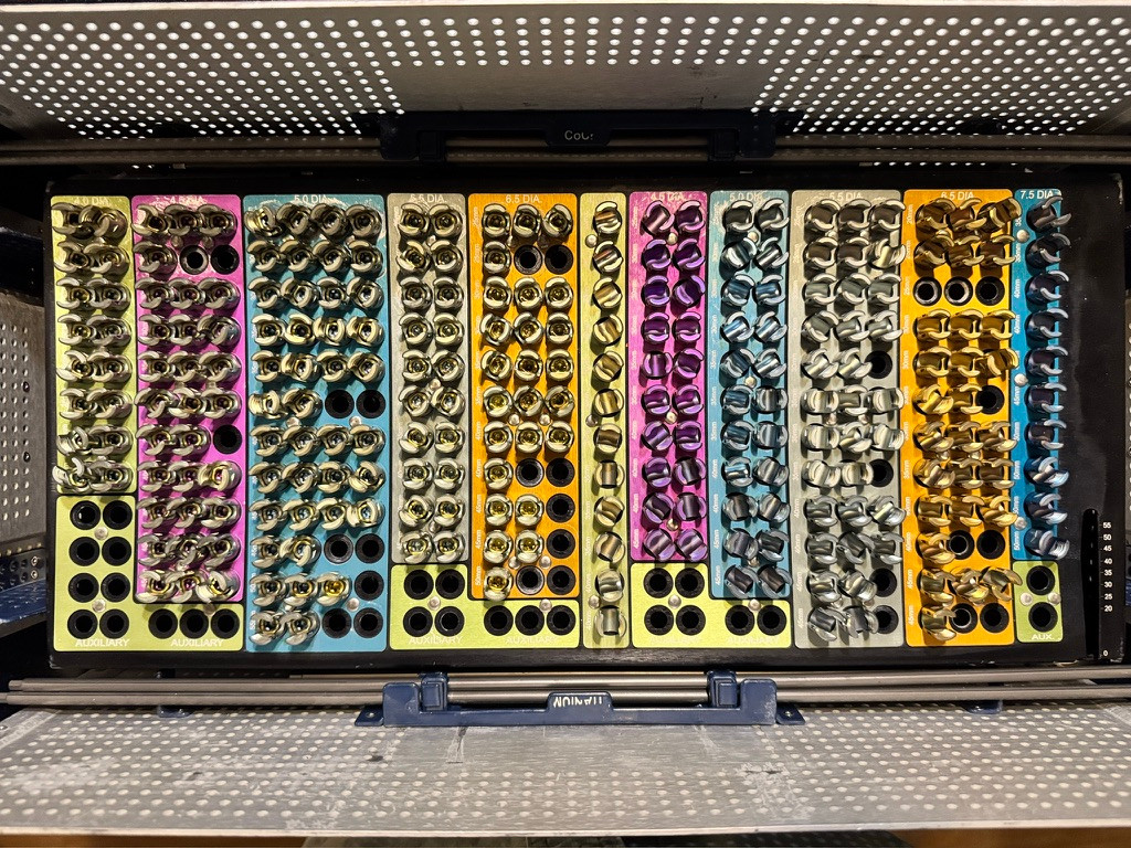 Screw photo of Globus 9120.0003 CREO Threaded Deformity Implant & Instrument Set