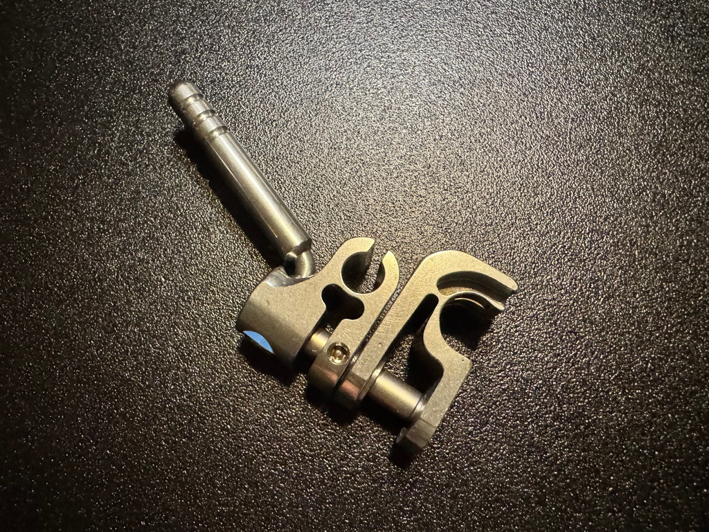 Side photo of Integra 4040 Omni-Tract SnapClamp Blade Holder