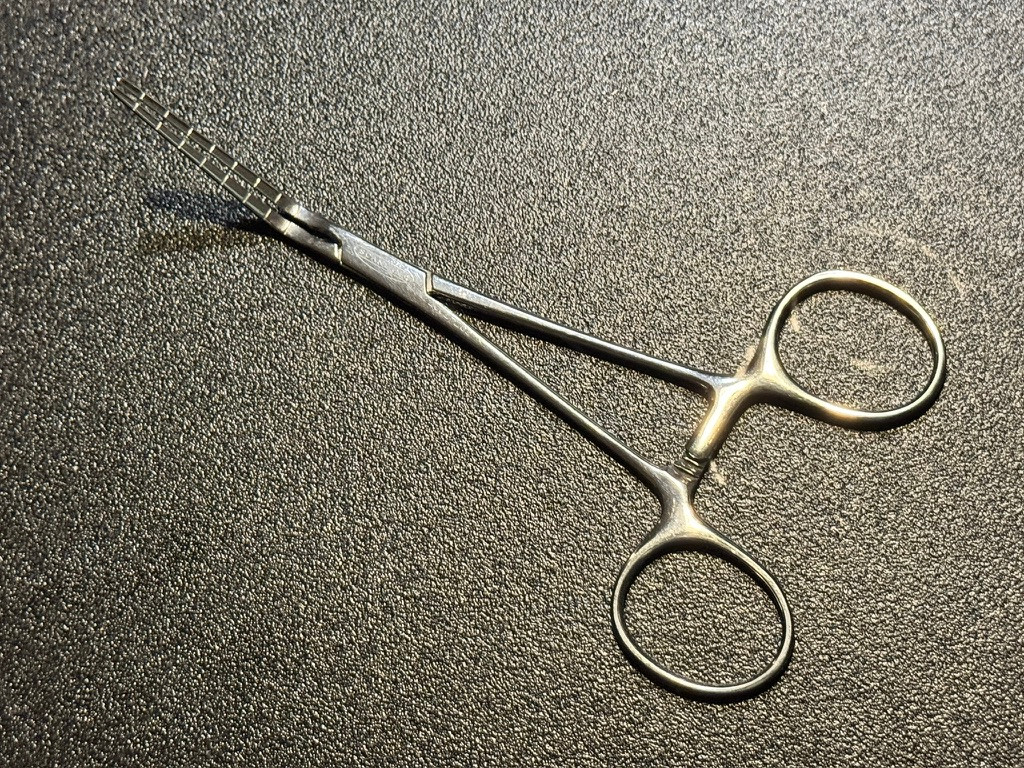 Handle photo of Scanlan 2002-235 Cooley Baby Vascular Clamp, ANG 45°, 5.75"