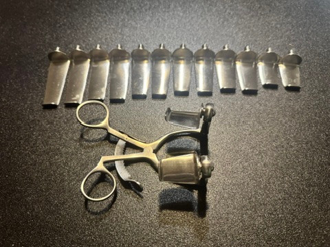 Mount photo of Avalign Technologies VM84-2352 Cervical Retractor Set