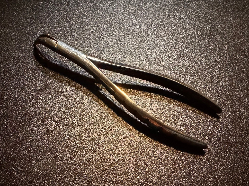 Handle photo of Hu-Friedy F301 Serrated Root Forceps