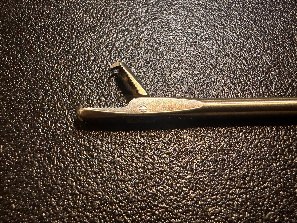 Arthrex AR-13600NR Arthroscopic Alligator Hook Tip Grasper