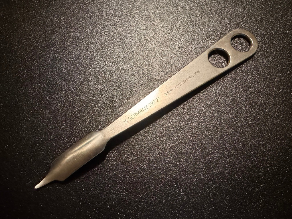 Photo of Synthes 399.21 Hohmann Retractor, Short Narrow Tip, 18mm