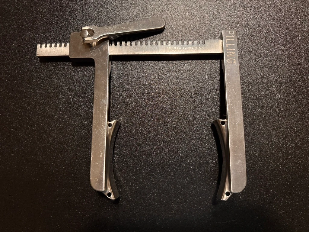 Back photo of Pilling 341398 Kuyper-Murphy Sternal Retractor, Medium