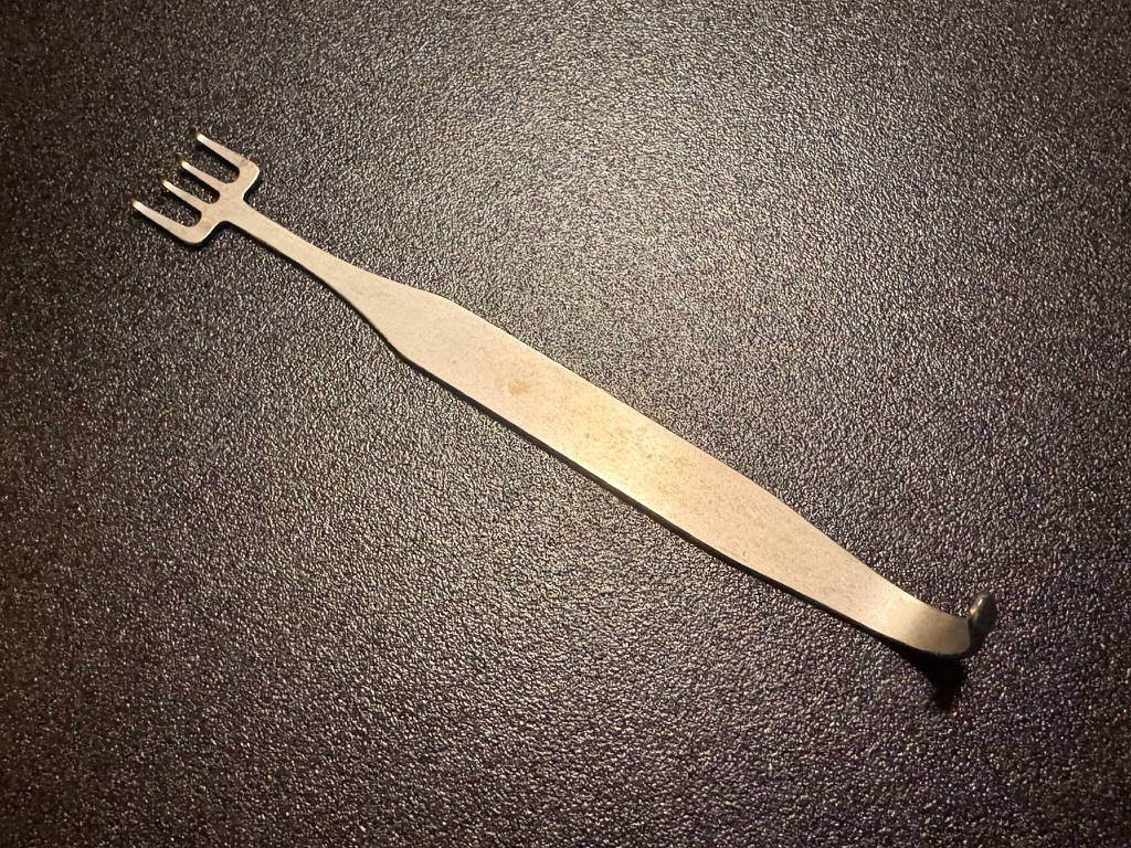 Handle photo of Snowden-Pencer 88-1067 Freeman Face Lift Retractor, 22mm Wide