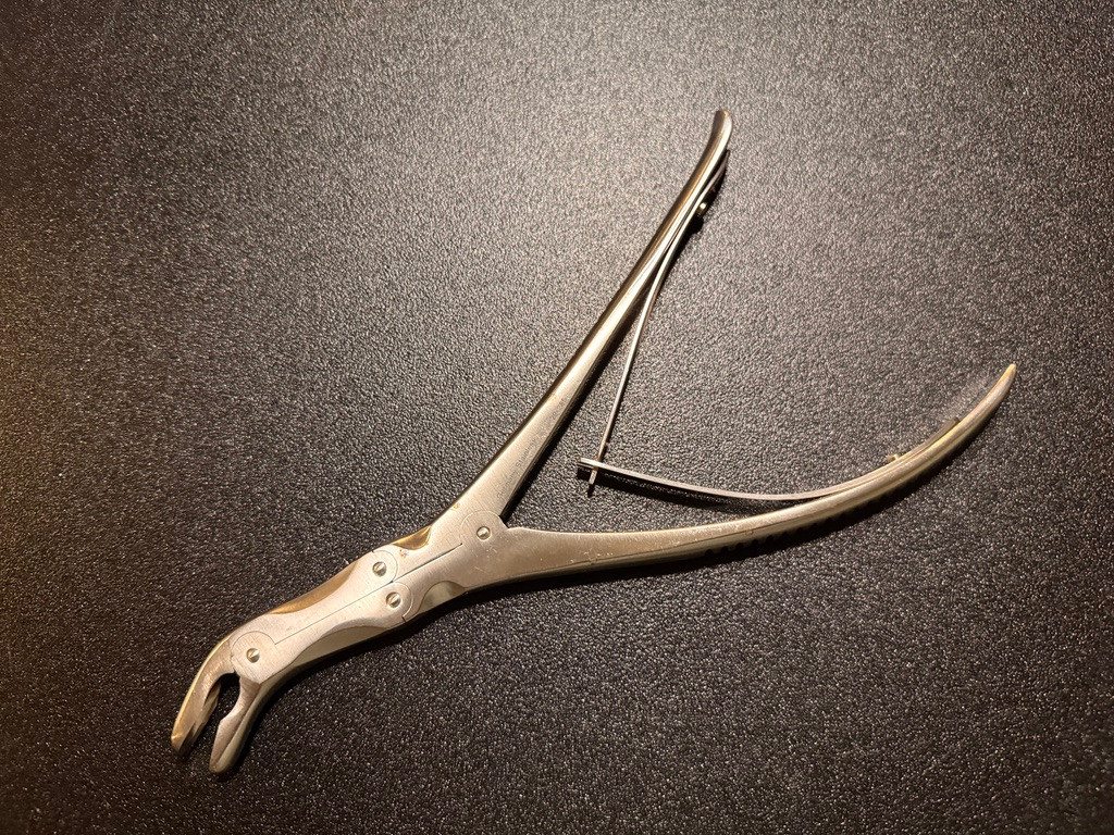 Leksell photo of V. Mueller Rib Instrument Set