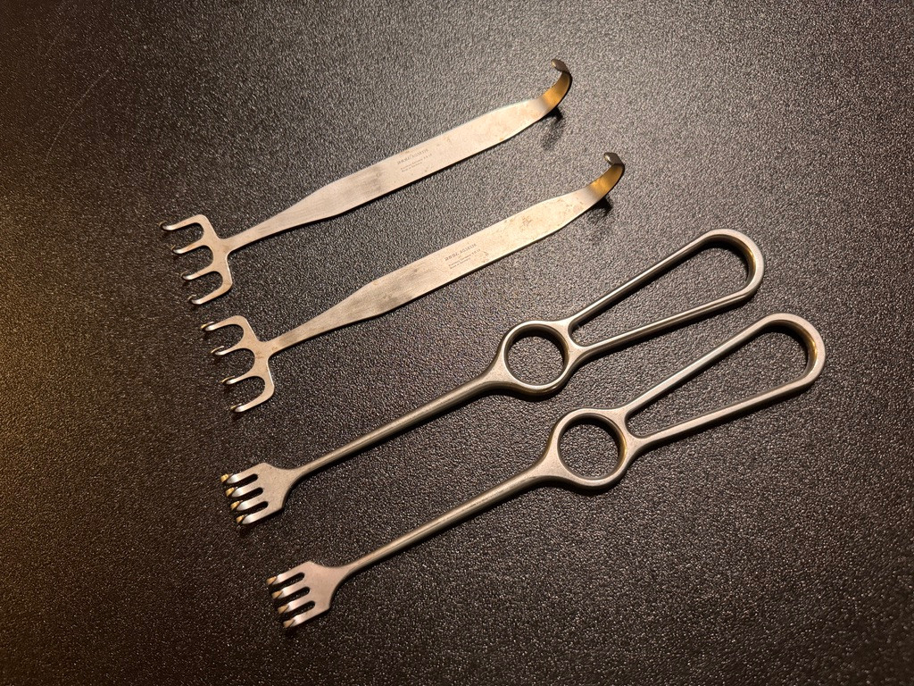 Freeman and Volkman retractor photo of ASSI Fiber Optic Breast Retractor Instrument Set