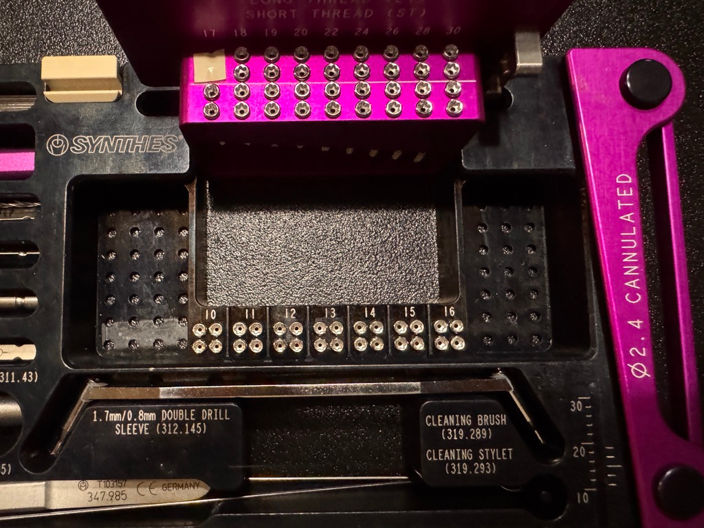 Screw photo of Synthes 105.175 2.4mm Cannulated Screw Instrument and Implant Set