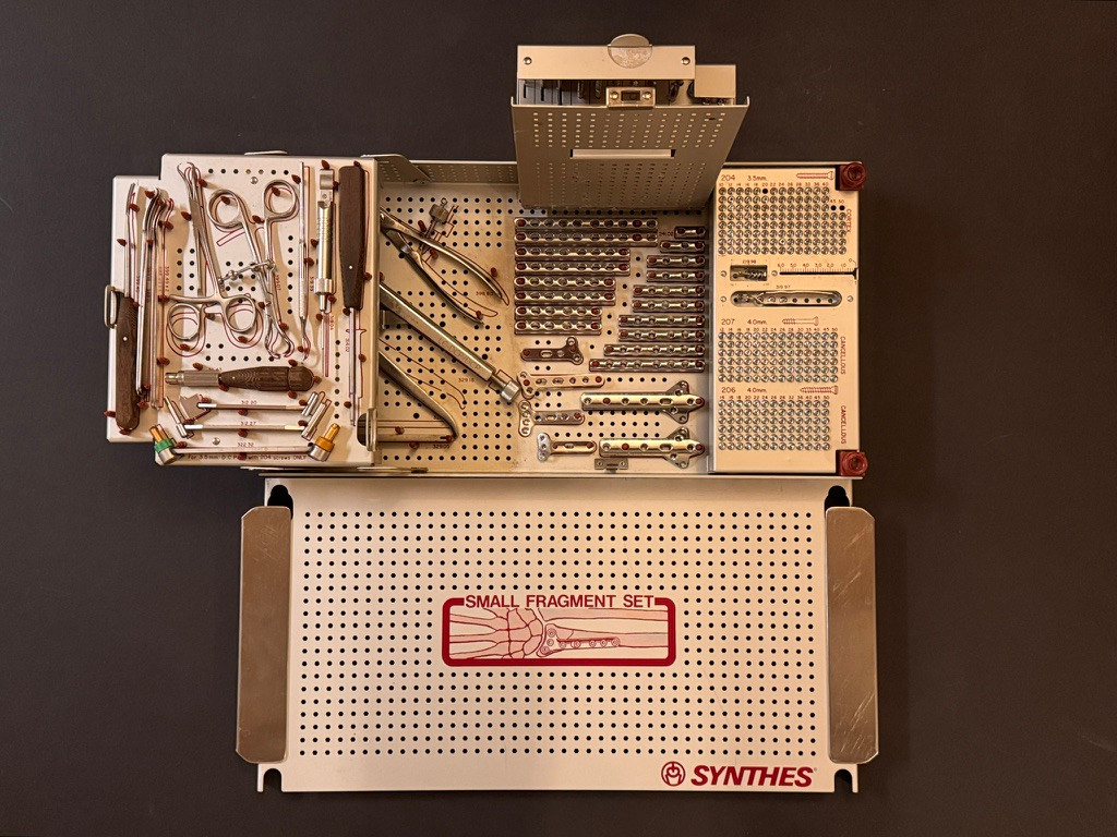 Photo of Synthes 105.408 Small Fragment Instrument and Implant Set