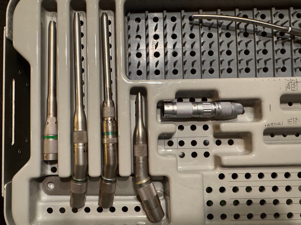 Attachments photo of Medtronic PM700 Midas Rex MR7 High-Speed Pneumatic Drill Set