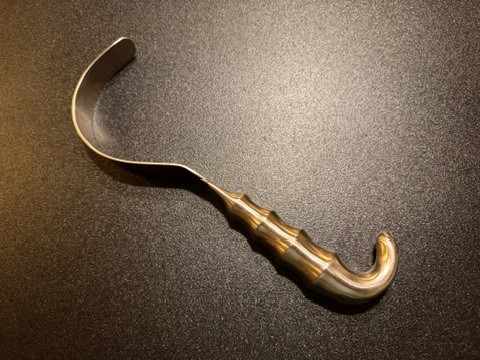 Side photo of Jarit 201-200 Deaver Retractor w/ Ring Handle 1" X 10"