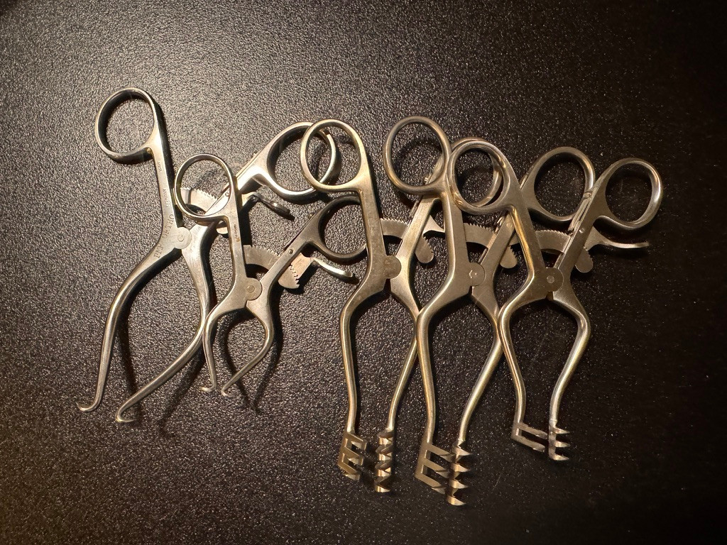 Weitlaner retractor photo of V. Mueller OP103 Comprehensive Podiatry Instrument Set
