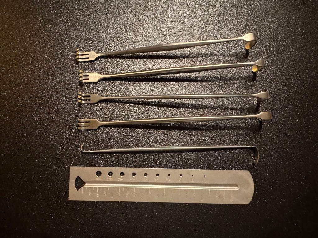 Senn retractor photo of V. Mueller OP103 Comprehensive Podiatry Instrument Set