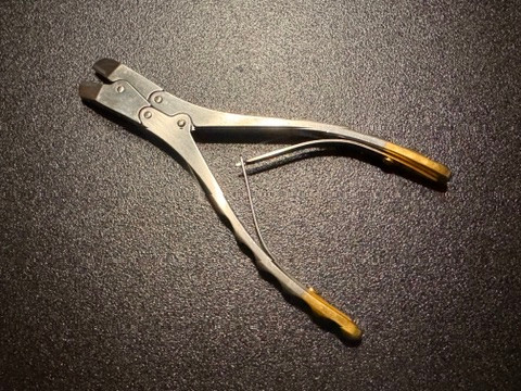 Handle photo of Synthes 391.905 Standard Cable Cutter, TC, 6.75"