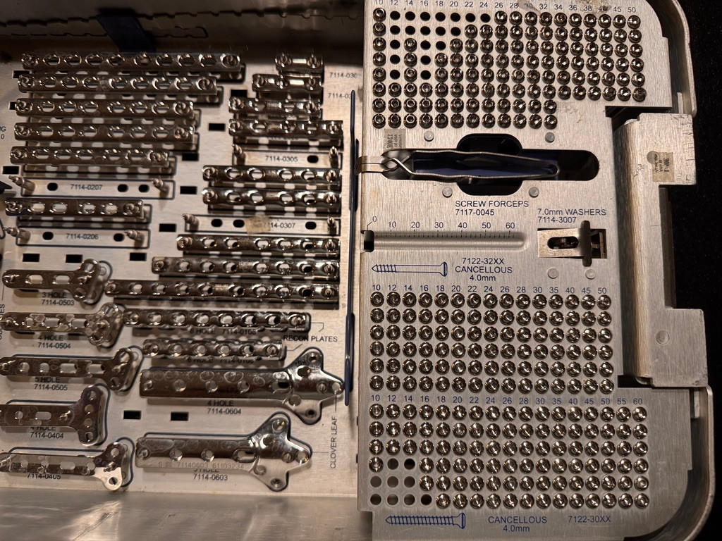 Screw photo of Smith & Nephew 7117-6004 Small Fragment System
