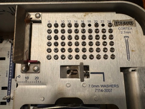 2.7mm screw photo of Smith & Nephew 7117-6001 Mini Fragment, Self-Tapping Set