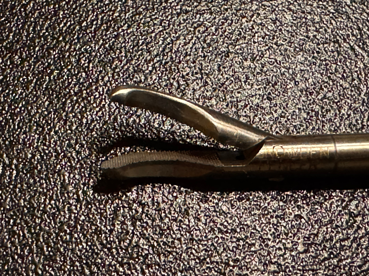Jaw photo of Snowden-Pencer SP90-7908 Laparoscopic Needle Holder, Rotating, TC, CVD Left, 5mm X 45cm