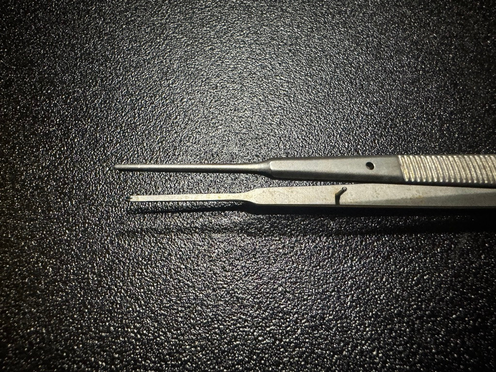 Jaw photo of Jarit 285-125 Gerald Tissue Forceps, 7"