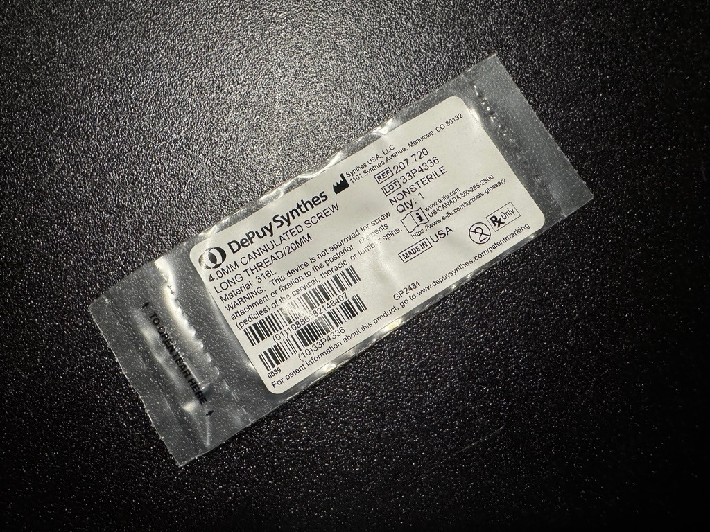 Photo of Synthes 207.720 4.0mm Cannulated Screw, Long-Thread, 20mm