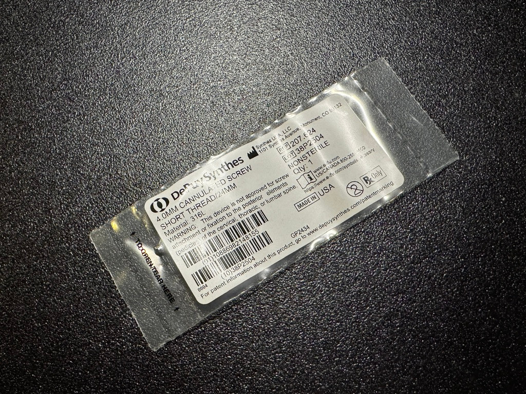 Photo of Synthes 207.624 4.0mm Cannulated Screw, Short-Thread, 24mm