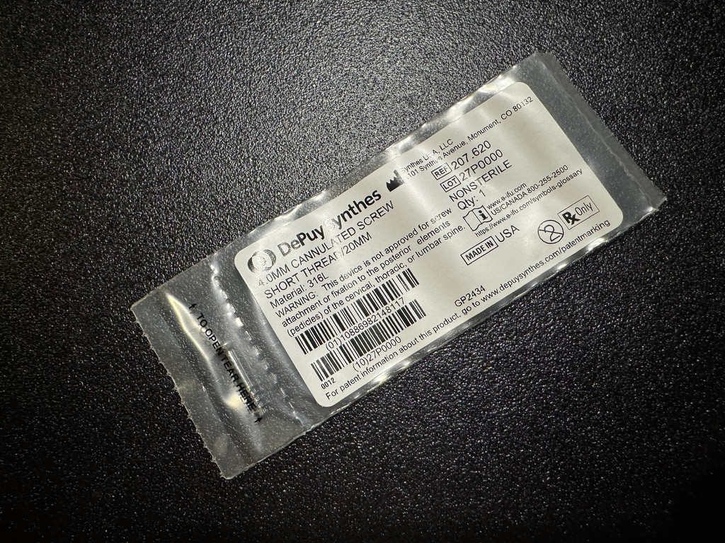 Photo of Synthes 207.620 4.0mm Cannulated Screw, Short-Thread, 20mm