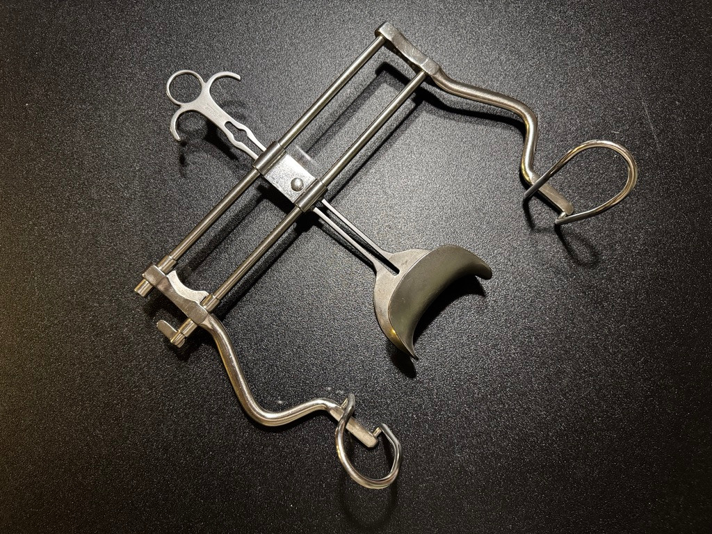 Balfour retractor photo of V. Mueller SU39MG Major General Surgery Instrument Set