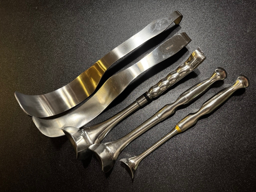 Deaver retractor photo of V. Mueller SU39MG Major General Surgery Instrument Set