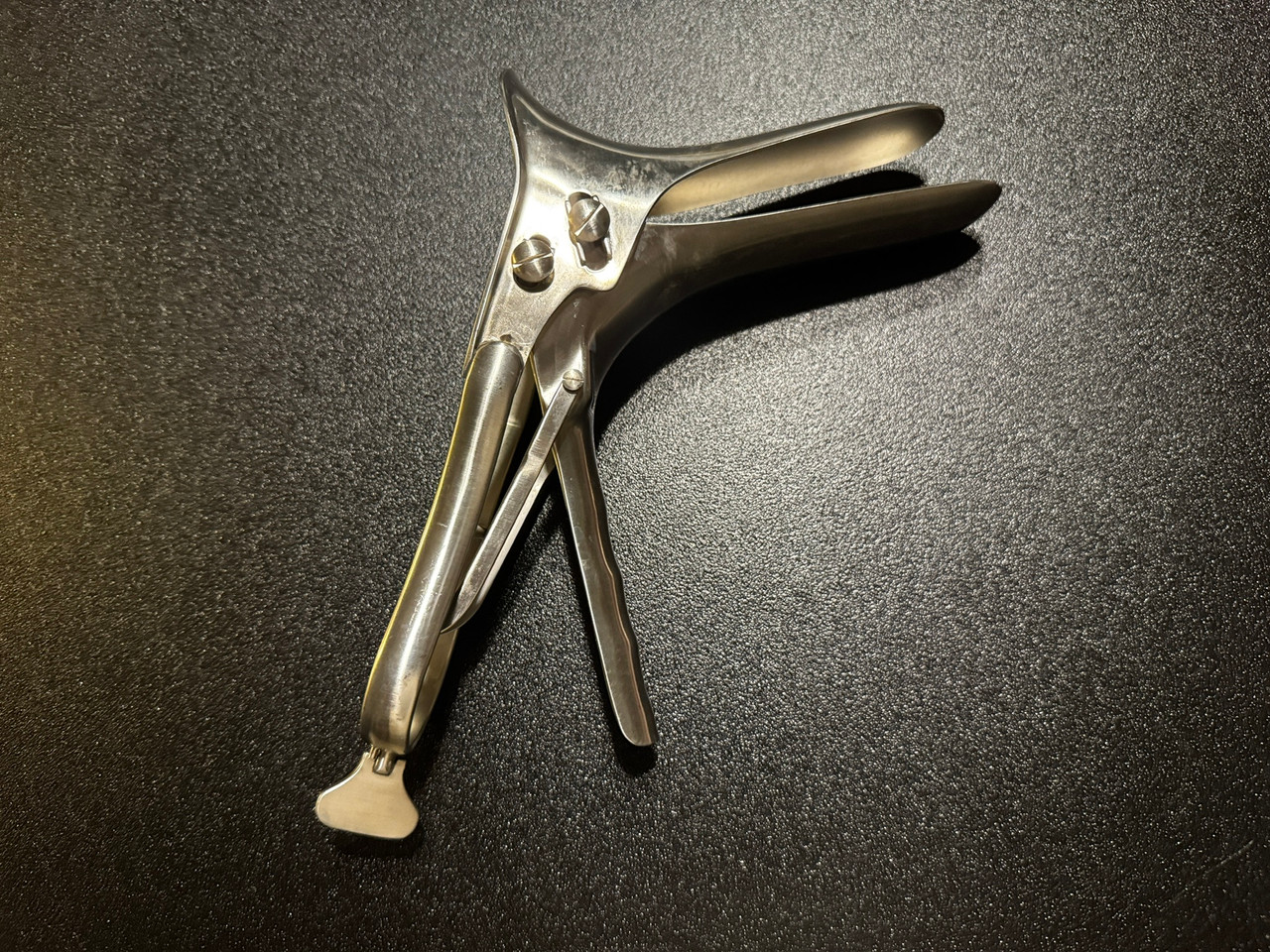Right Side photo of Aesculap EL182R Seyffert Speculum, Open Side