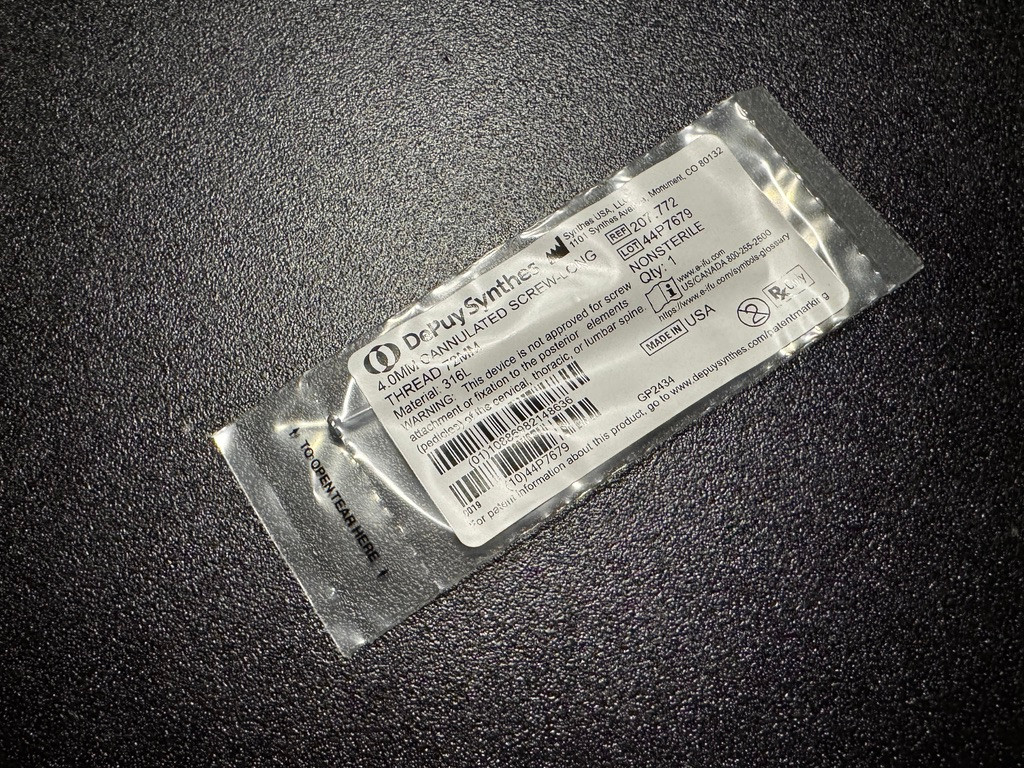 Photo of Synthes 207.772 4.0mm Cannulated Screw, Long-Thread, 72mm