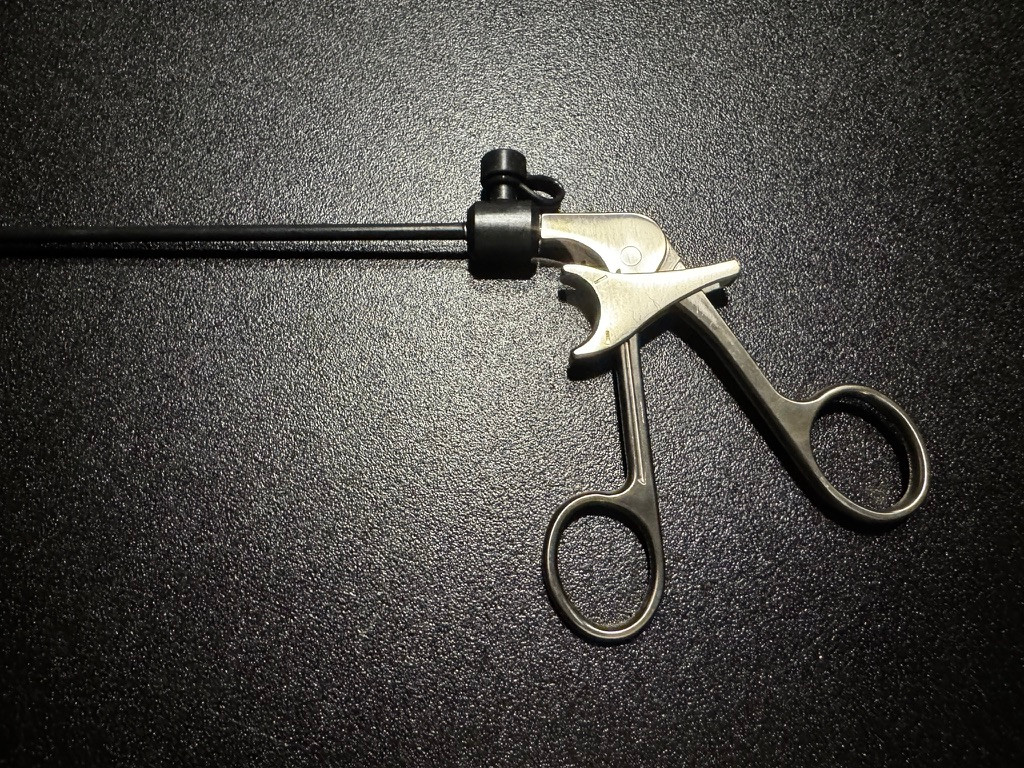 Handle photo of Stryker 250-080-766 Laparoscopic Slide Lock Atraumatic Grasper, 5mm X 45cm
