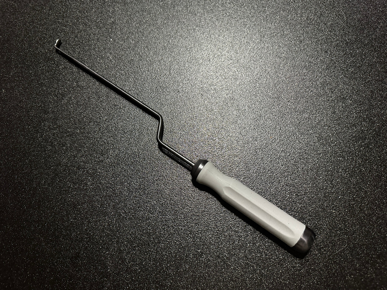 Handle photo of Medtronic 9569628 METRx II Bayoneted Reverse ANG Curette, 5.2mm