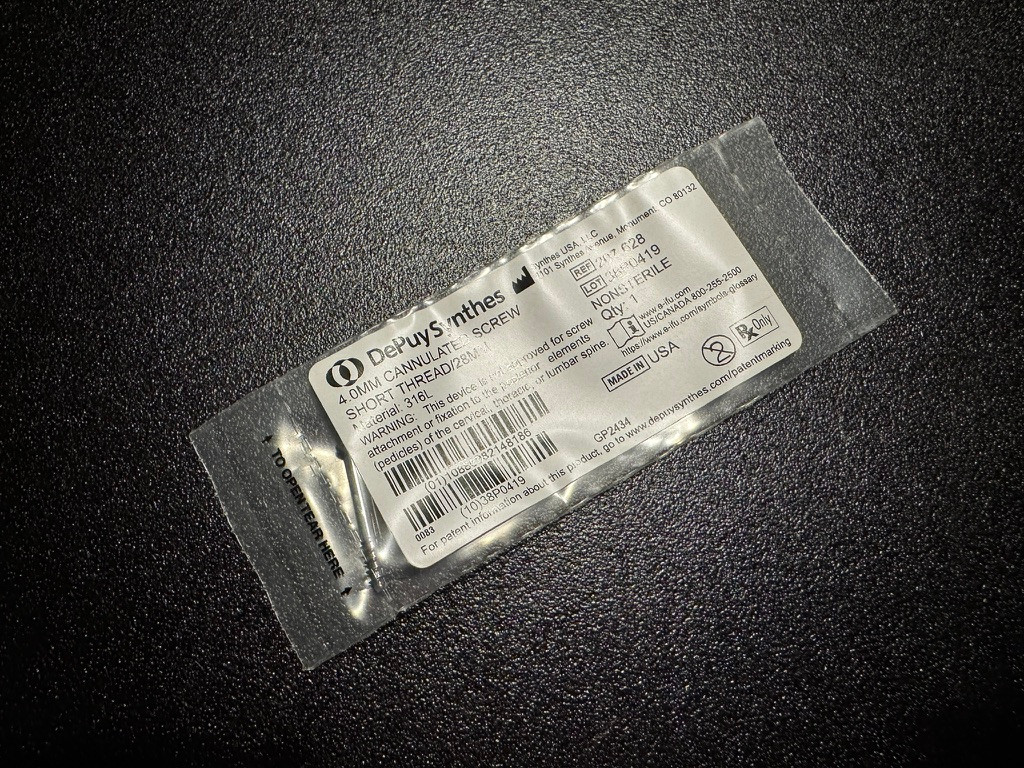Photo of Synthes 207.628 4.0mm Cannulated Screw, Short-Thread, 28mm