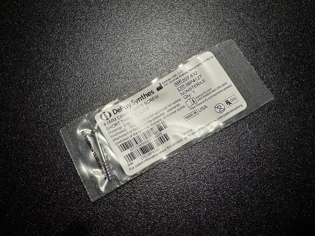 Photo of Synthes 207.632 4.0mm Cannulated Screw, Short-Thread, 32mm