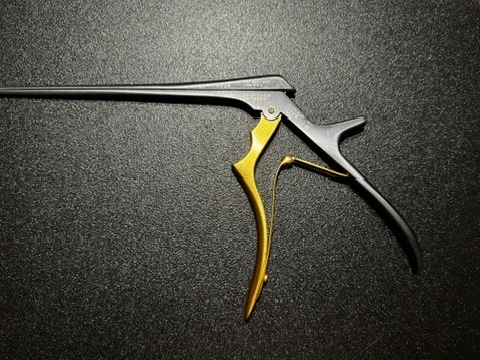 Handle photo of Aesculap FK961B Detachable NOIR Kerrison Punch, 40°, 1mm, 8"