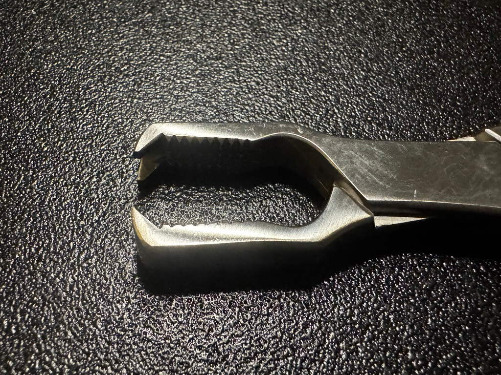 Jaw photo of V. Mueller OS910-008 KERN Bone Holdimg Forceps, 5.5"
