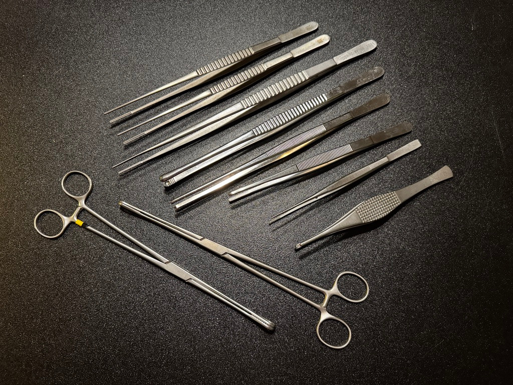 Debakey and tissue forceps photo of V. Mueller NL4200 Laminectomy Instrument Set