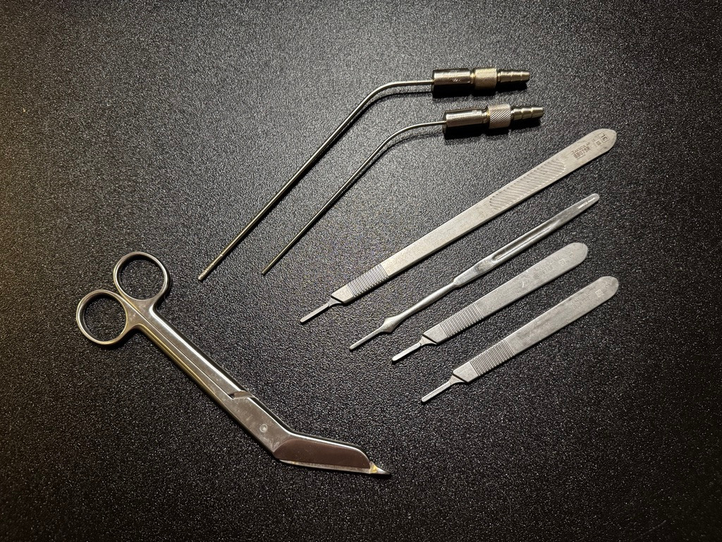 Suction and knife photo of V. Mueller NL4200 Laminectomy Instrument Set