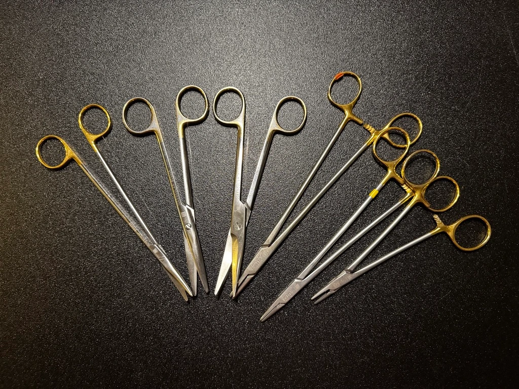 Needle holder and scissors photo of V. Mueller NL4200 Laminectomy Instrument Set