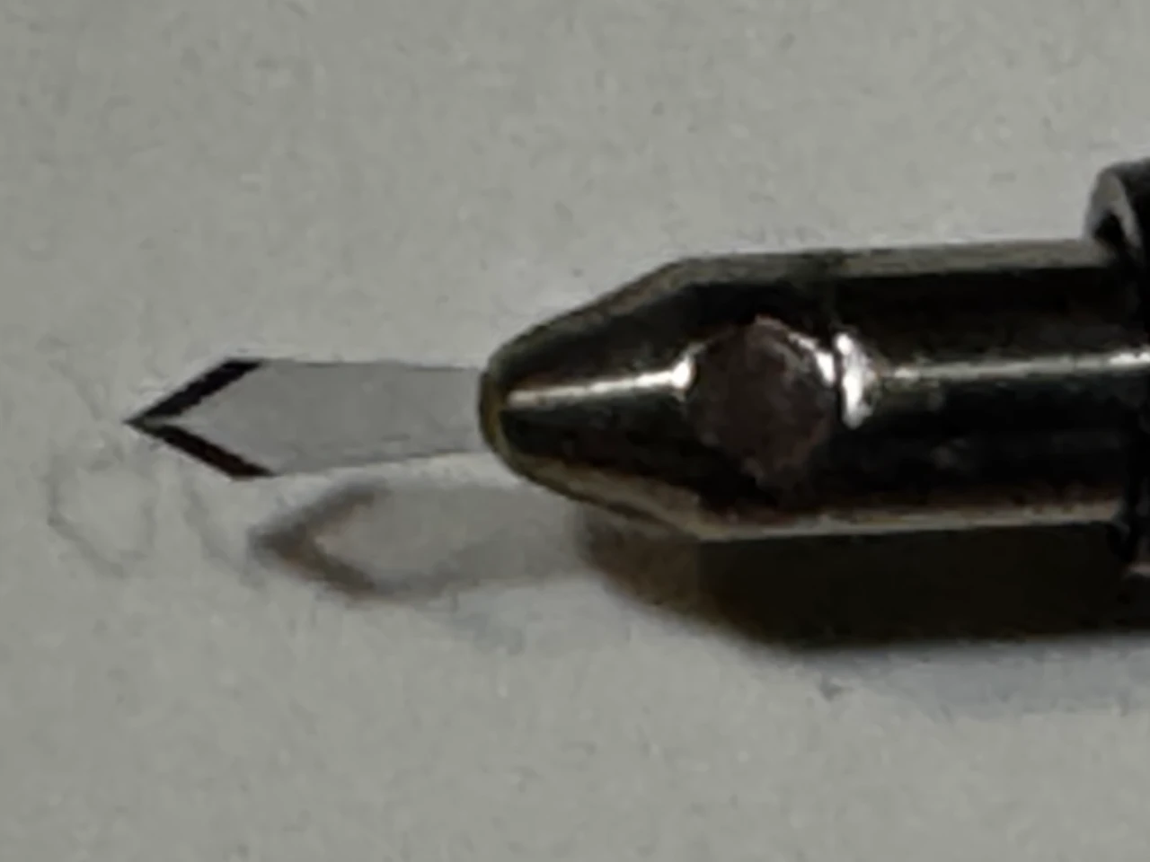 Blade photo of Accutome AK6175 Hawkeye Lancet Diamond Knife, STR, 1mm