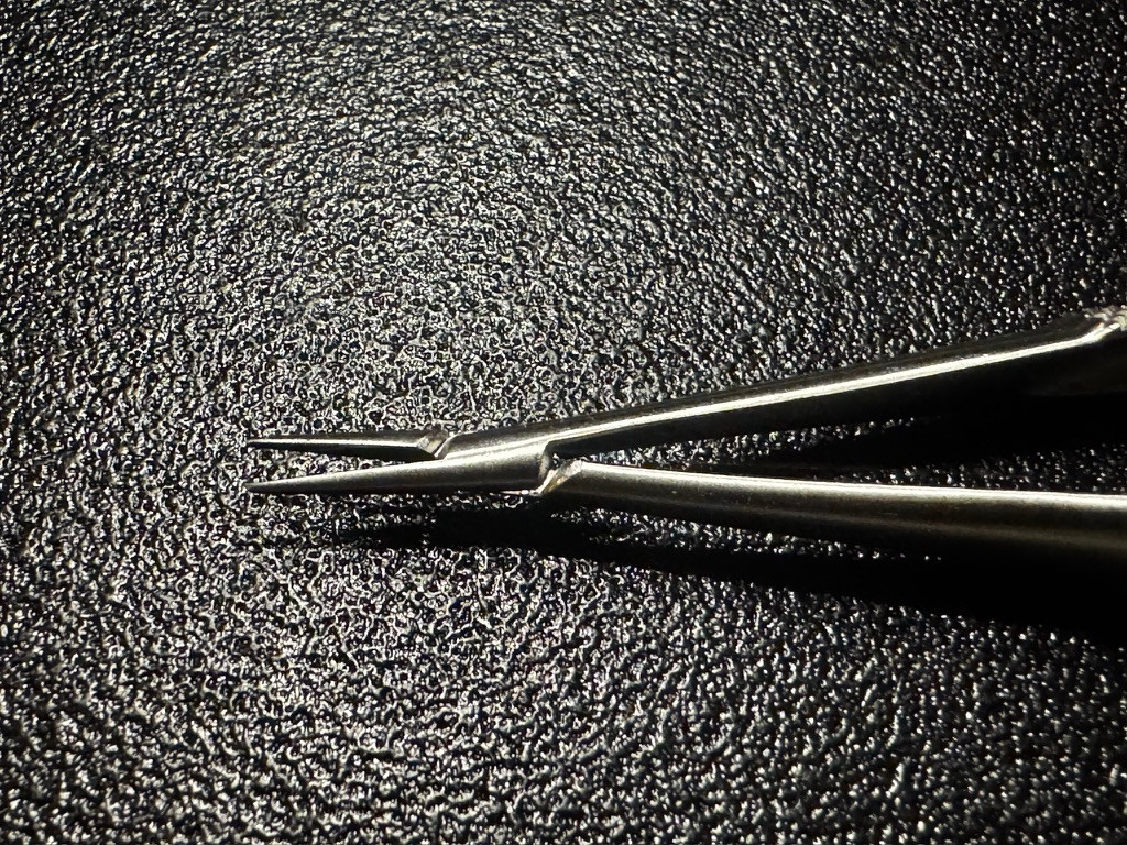 Jaw photo of Aesculap FD230 Barraquer Micro Needle Holder, STR, 4.75"