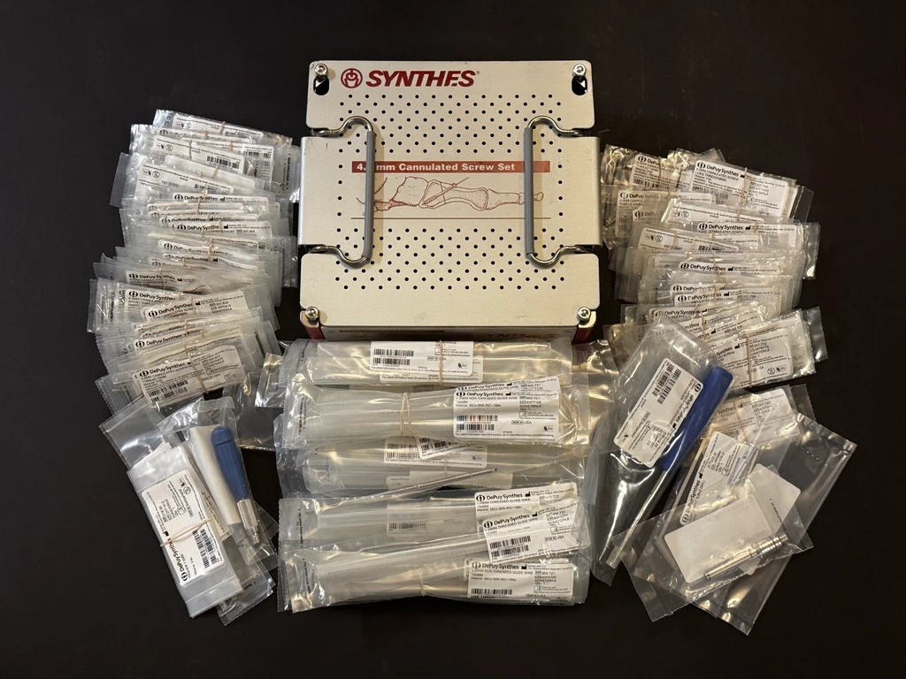 Photo of Synthes 105.135 4.0mm Cannulated Screw Set