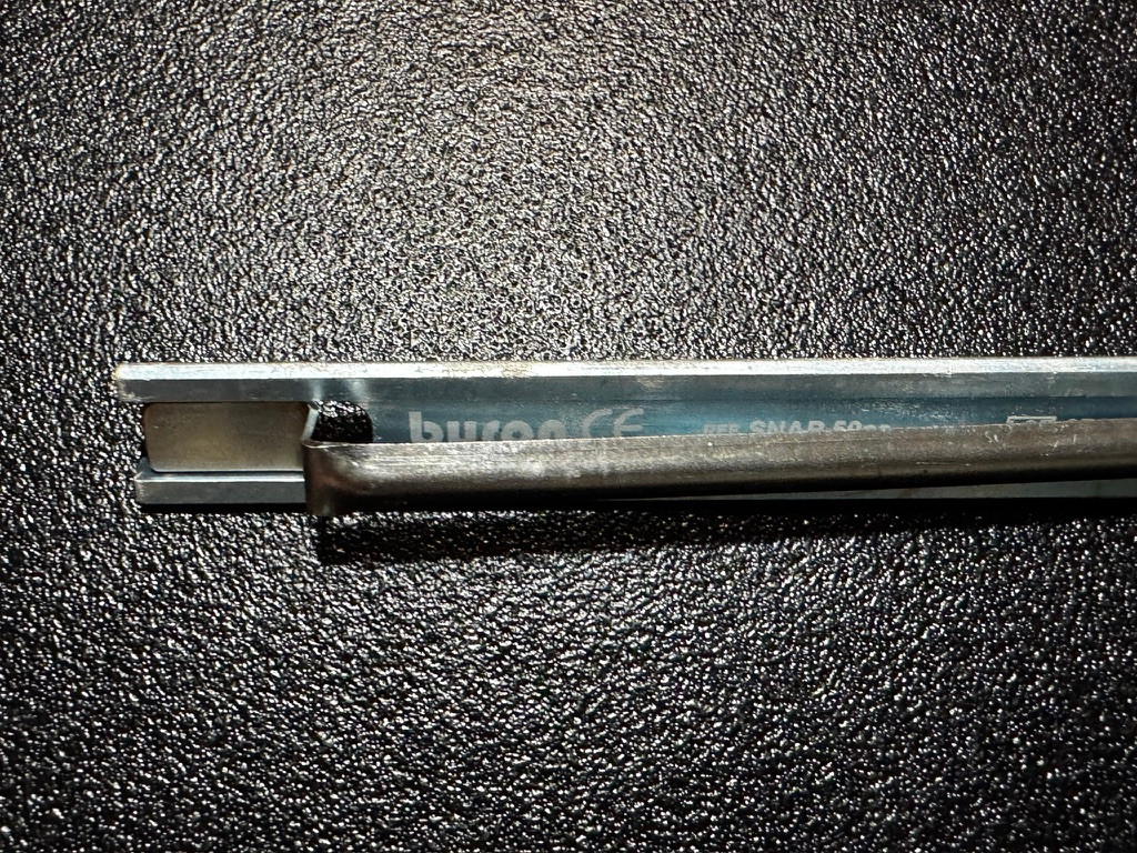 End photo of Byron SNAP 50CC Toomey Reusable Syringe Snapper Lock