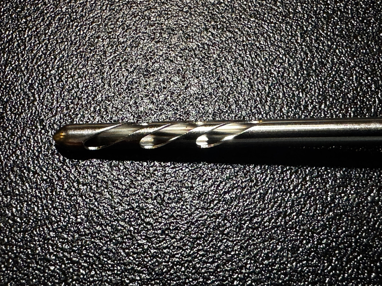 Tip photo of MicroAire PAL-R407LS Helix Tri-Port III 4.0mm X 22cm PAL Cannula (New)