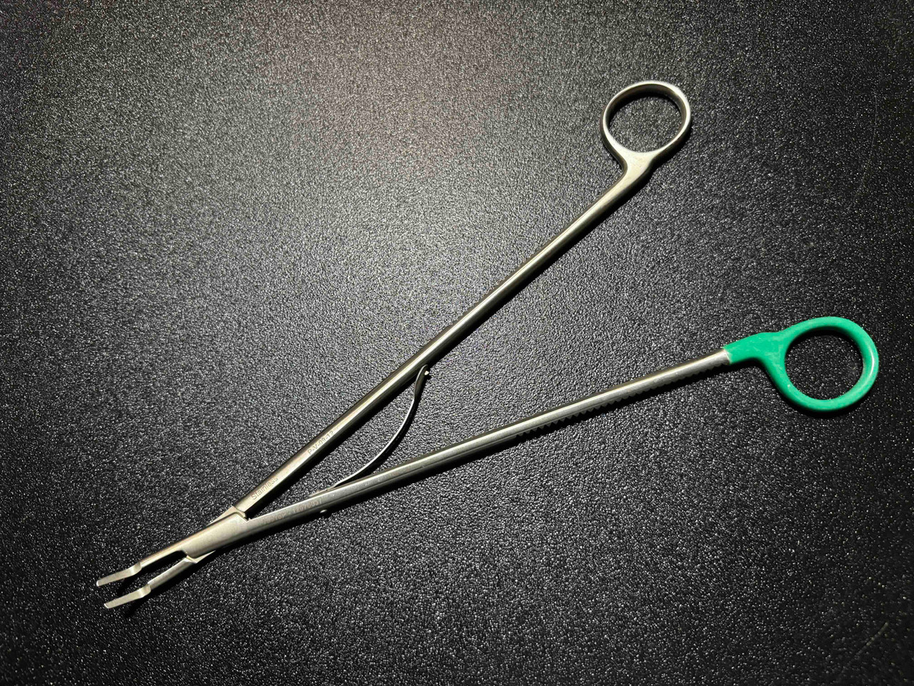 Photo of Weck 337115 Horizon Medium-Large Open Clip Applier, ANG, 11"