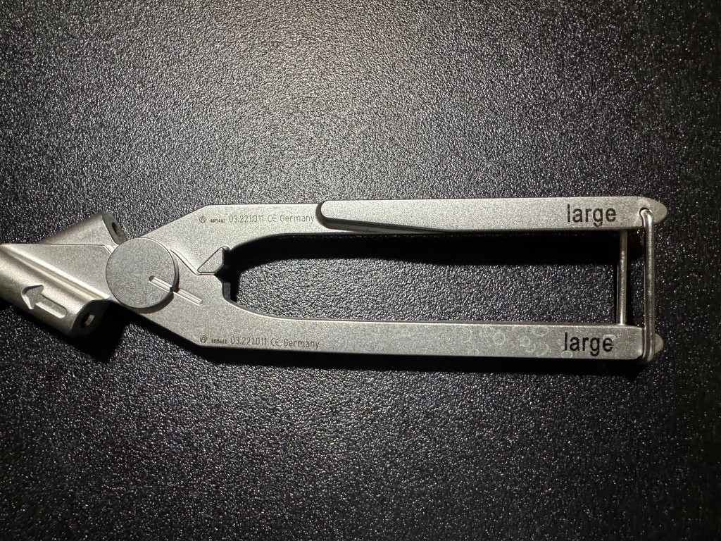Handle photo of Synthes 03.221.011 Cerclage Passer, 30mm